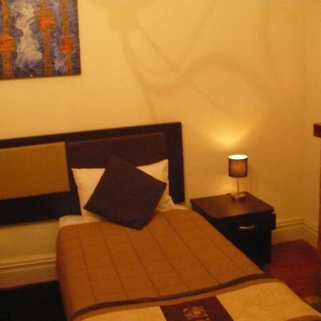 Brockworth Cottage ไครสต์เชิร์ช ภายนอก รูปภาพ